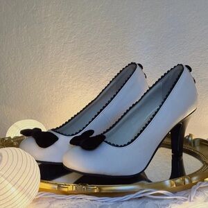 tuk White Pumps with Black Trim and Bow Accent